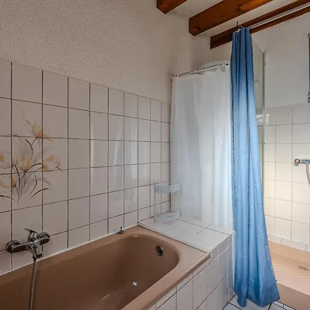 Holiday home Maison Chaleureuse Avec Terrasse Et Jardin, Proche Et Centre-ville - 6 Pers, - Fr-1-521-34